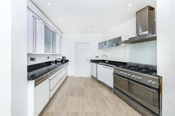 Limes Avenue, Mill Hill, NW7